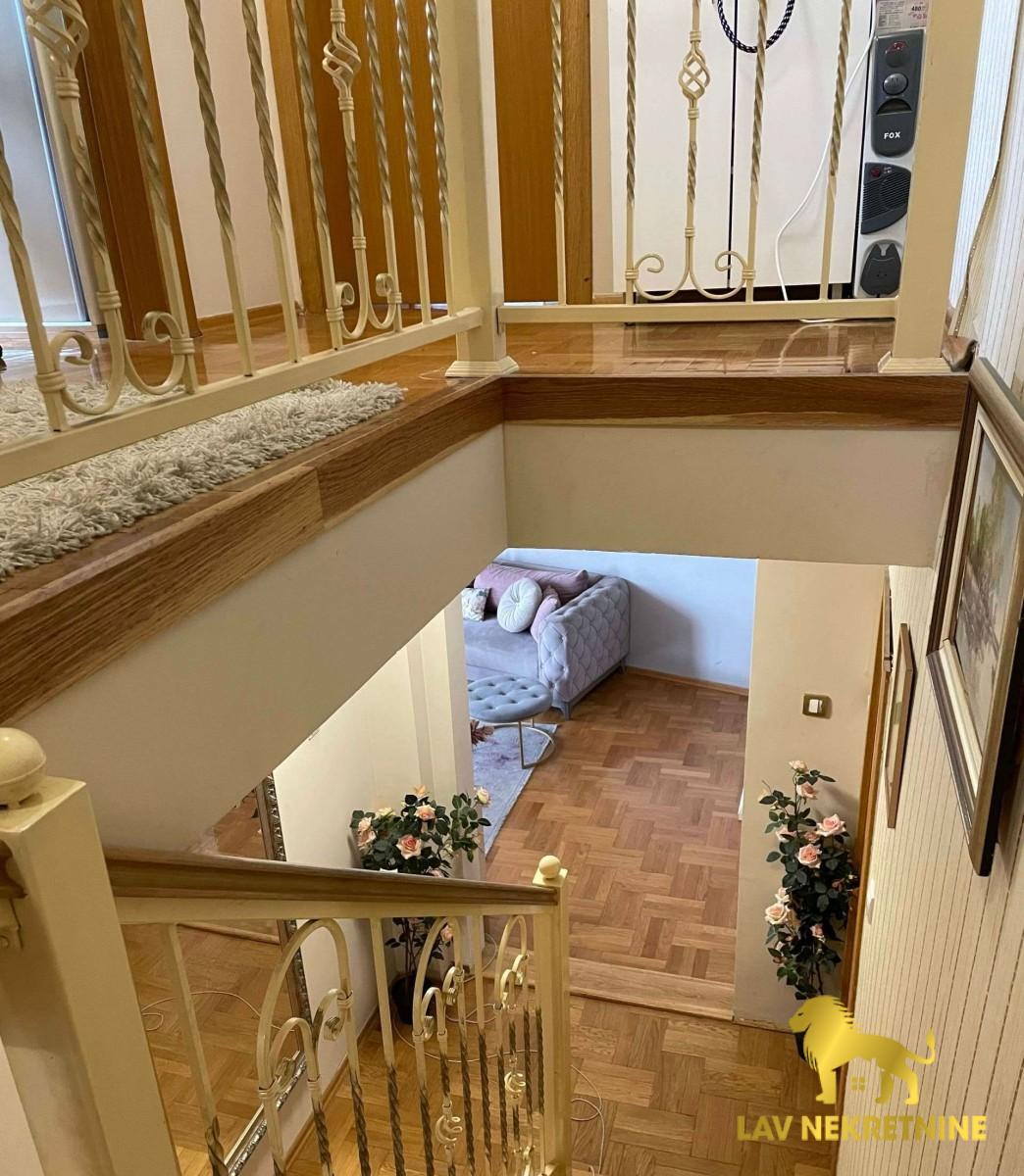 Stan Prodaja Novi Sad Cara Dušana 124 m2