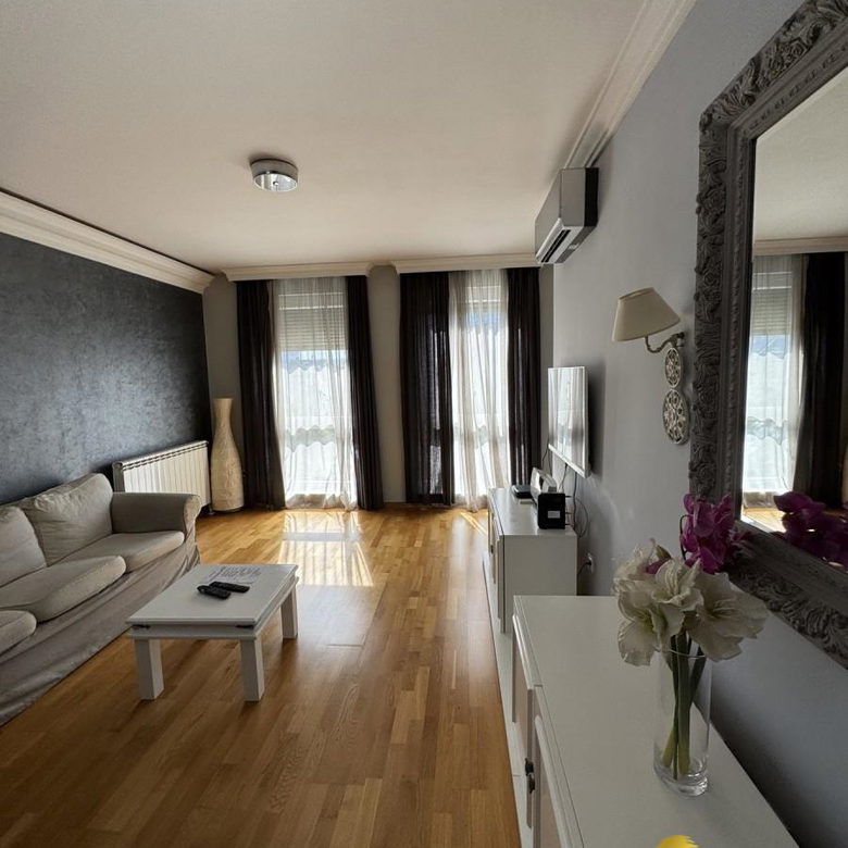 Dvoiposoban stan na prodaju, Centar, Novi Sad, 65m², 216.300 €