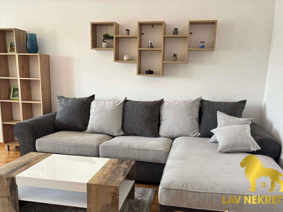 Stan Izdavanje Novi Sad  56 m2