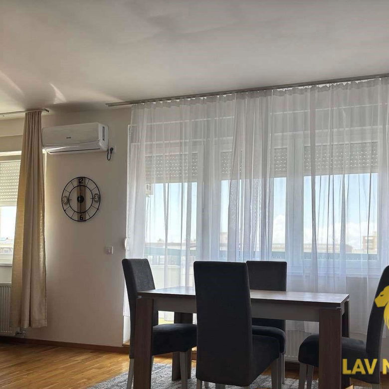 Stan Izdavanje Novi Sad  56 m2