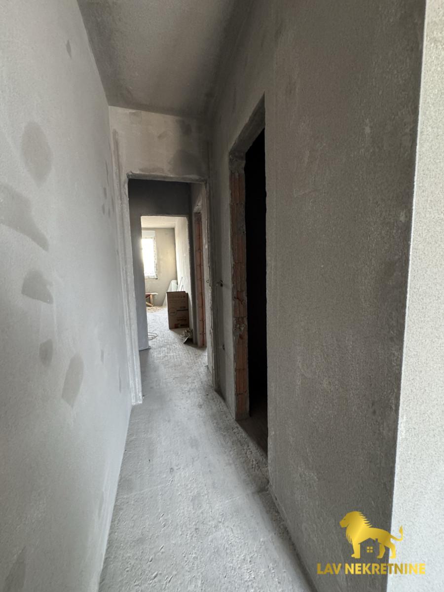1758986085_cf150f2b26c4 Četvorosoban stan na prodaju, Novo Naselje, Novi Sad, 135m², 306.500 €