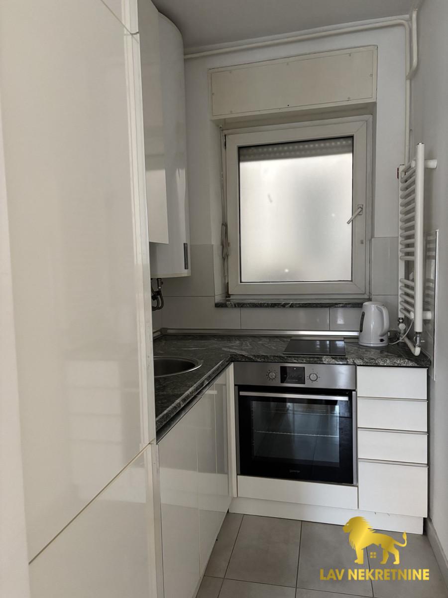 1764198654_11b2697b526a Jednoiposoban stan za izdavanje, Centar, Novi Sad, 54m², 600 €/mes