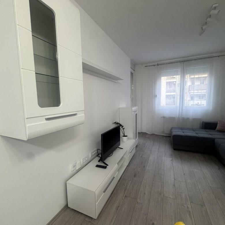 Stan Izdavanje Novi Sad Nova Detelinara 61 m2