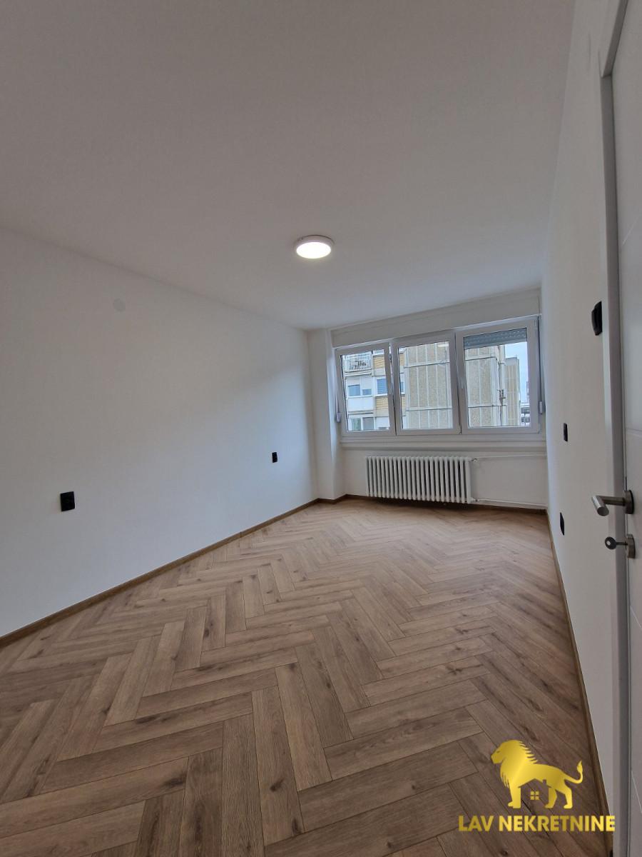 Trosoban stan na prodaju, Socijalno, Novi Sad, 73m², 211.150 €