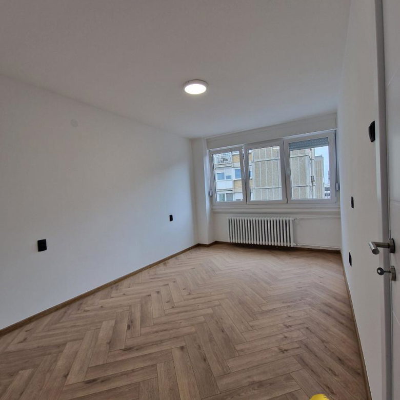 Trosoban stan na prodaju, Socijalno, Novi Sad, 73m², 211.150 €