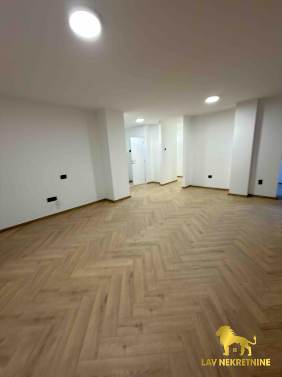 Trosoban stan na prodaju, Socijalno, Novi Sad, 73m², 211.150 €