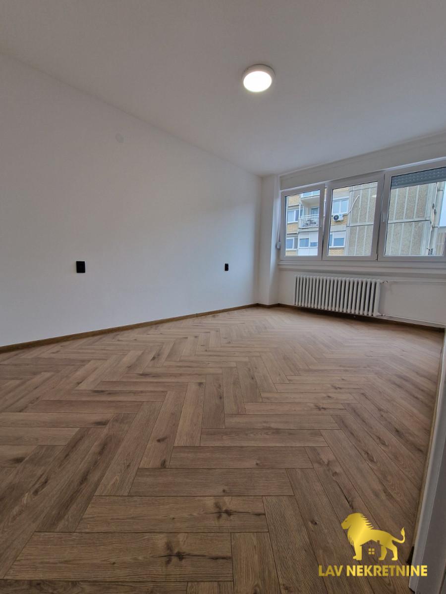 Trosoban stan na prodaju, Socijalno, Novi Sad, 73m², 211.150 €