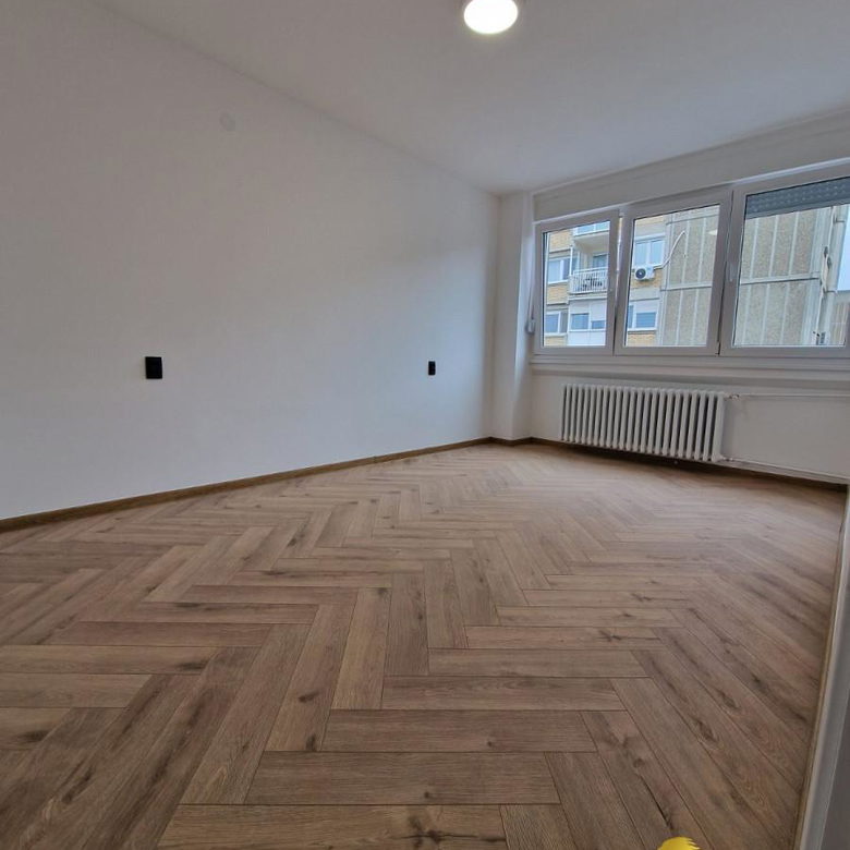 Trosoban stan na prodaju, Socijalno, Novi Sad, 73m², 211.150 €