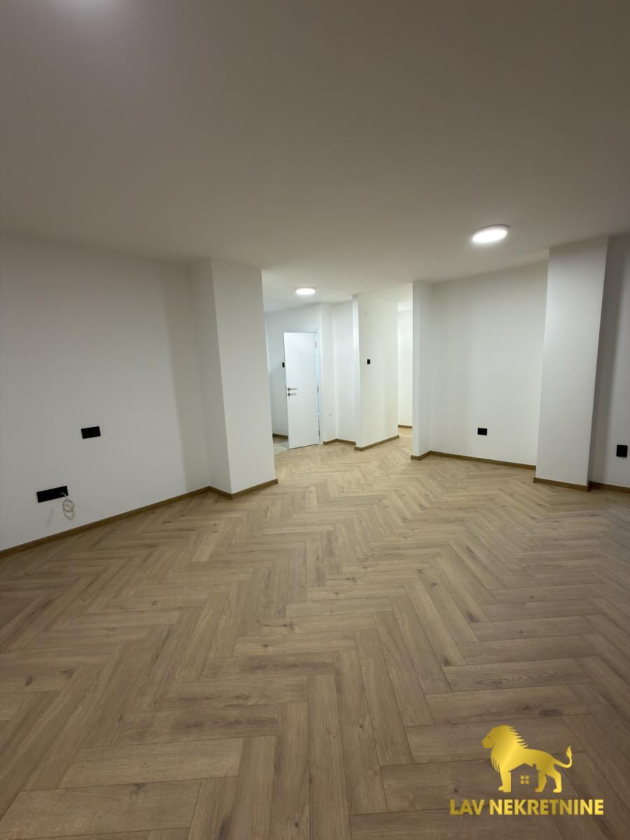 Trosoban stan na prodaju, Socijalno, Novi Sad, 73m², 211.150 €