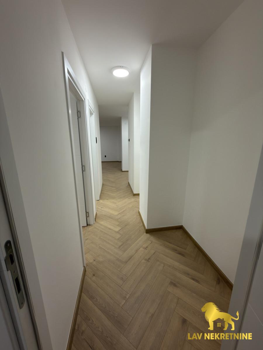 Trosoban stan na prodaju, Socijalno, Novi Sad, 73m², 211.150 €