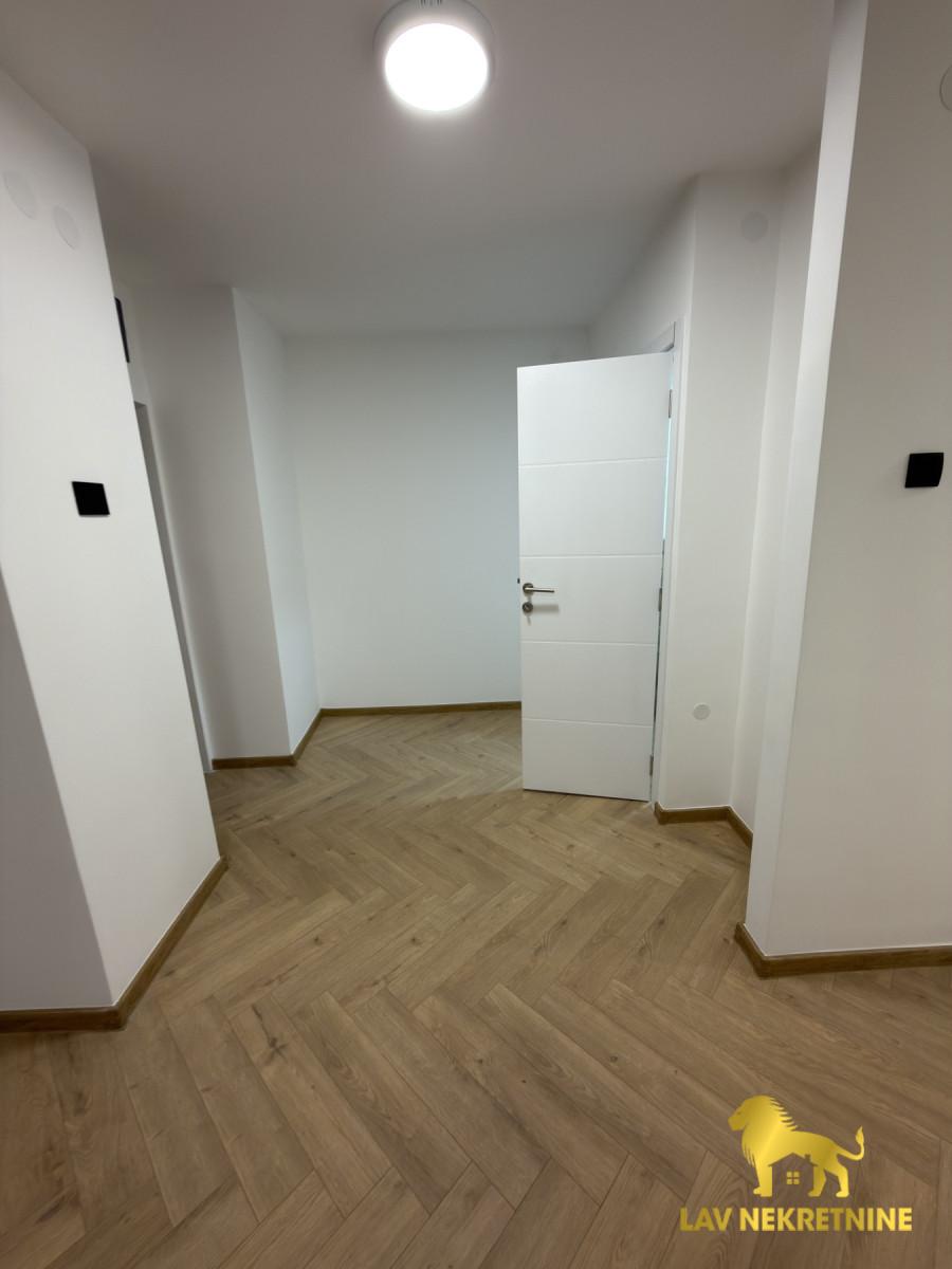 Trosoban stan na prodaju, Socijalno, Novi Sad, 73m², 211.150 €