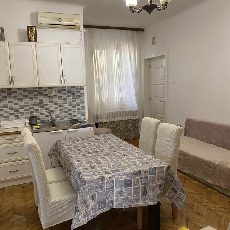 Stan Izdavanje Novi Sad  50 m2
