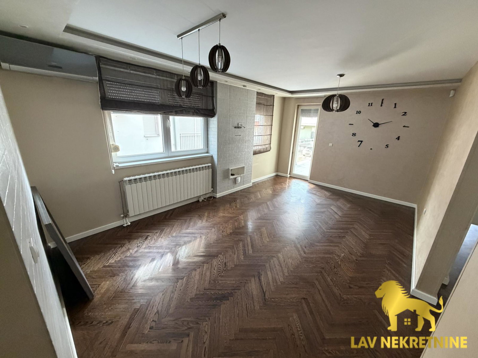 Četvorosoban stan na prodaju, Centar, Inđija, 94m², 154.500 €