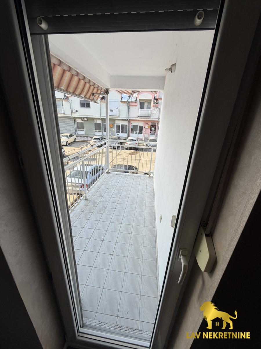 Četvorosoban stan na prodaju, Centar, Inđija, 94m², 154.500 €