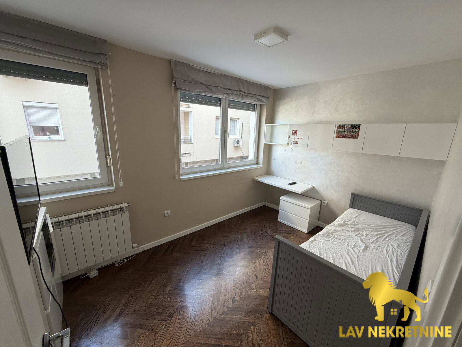 Četvorosoban stan na prodaju, Centar, Inđija, 94m², 154.500 €
