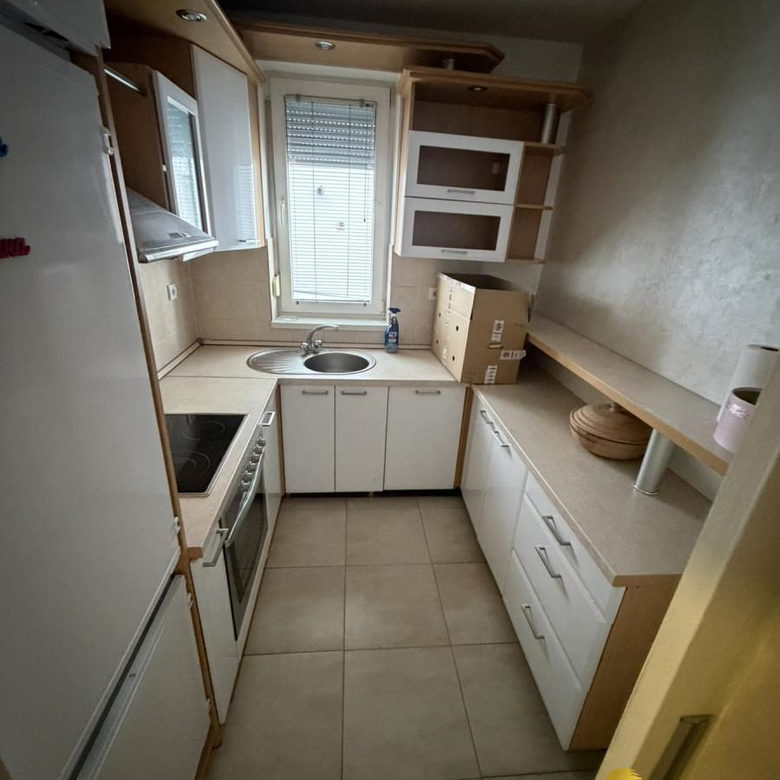 Četvorosoban stan na prodaju, Centar, Inđija, 94m², 154.500 €