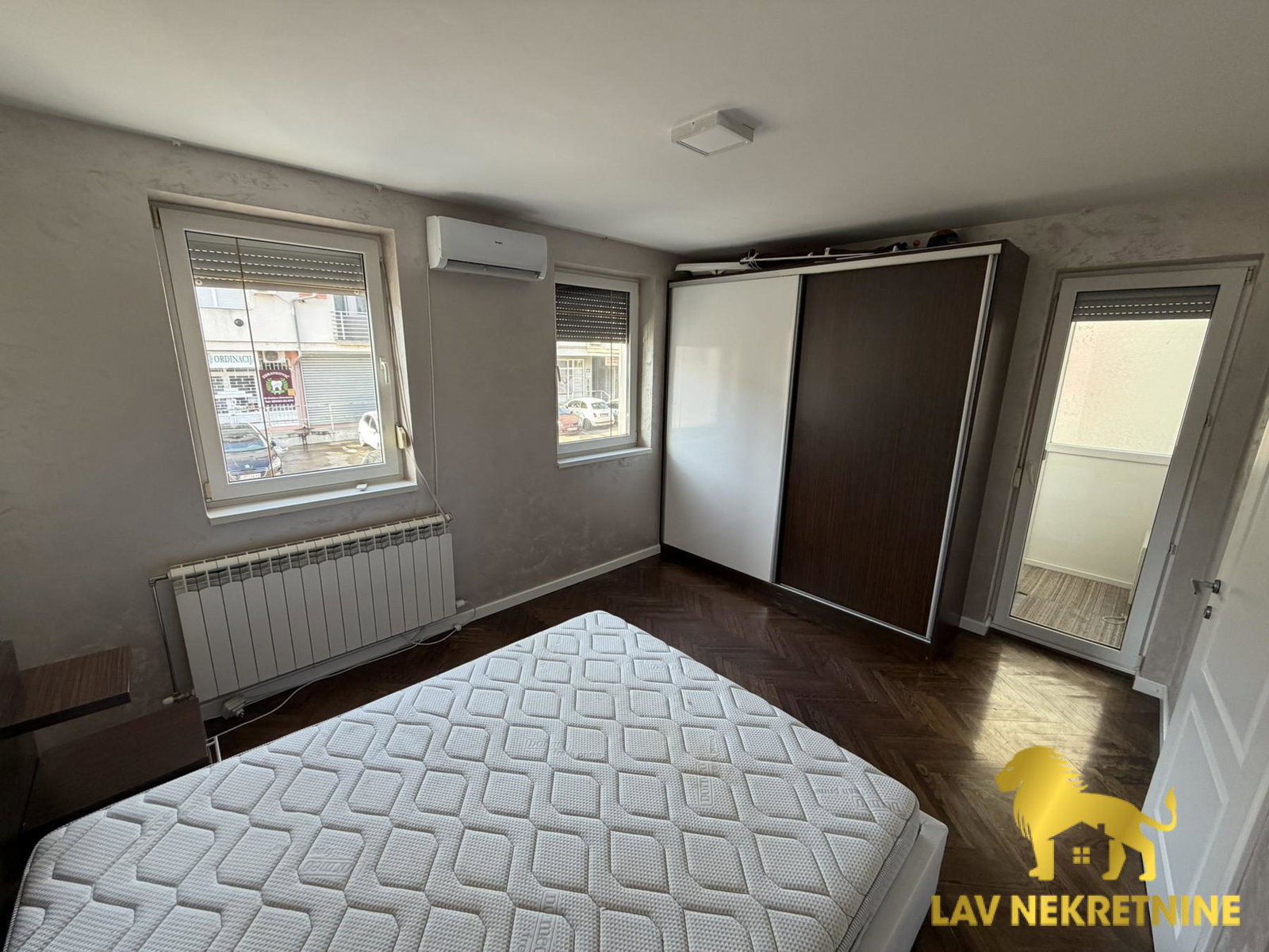 Četvorosoban stan na prodaju, Centar, Inđija, 94m², 154.500 €