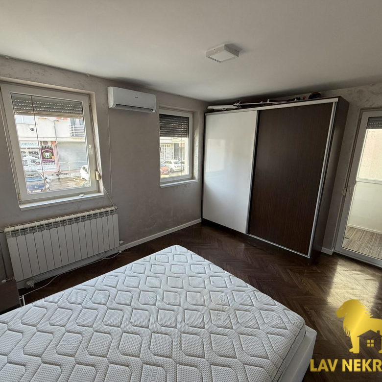 Četvorosoban stan na prodaju, Centar, Inđija, 94m², 154.500 €