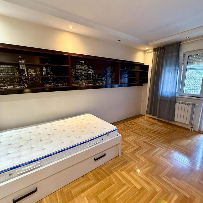 Troiposoban stan za izdavanje, Centar, Novi Sad, 103m², 950 €/mes