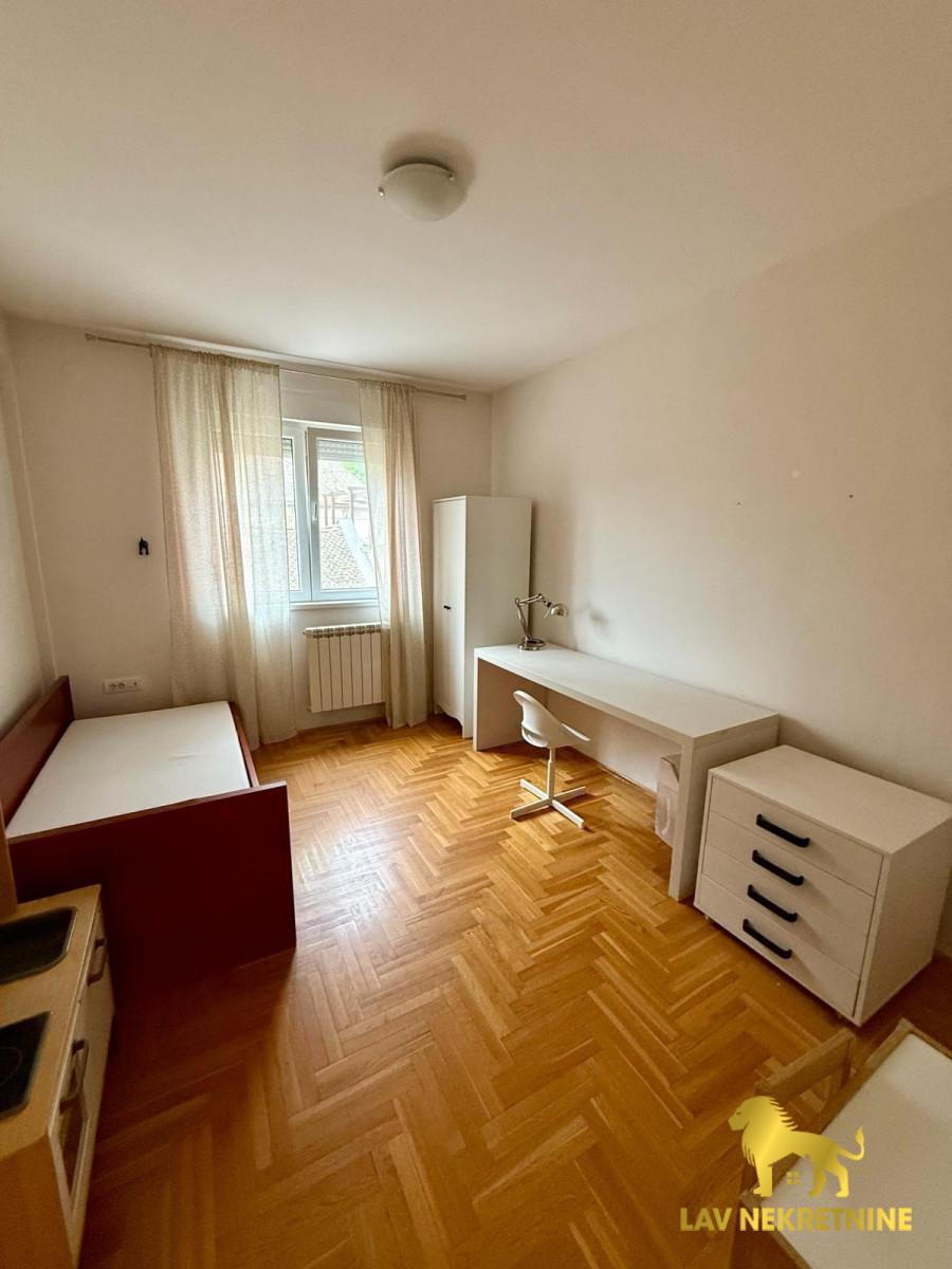 1779297845_1a3983bb3ede Troiposoban stan za izdavanje, Centar, Novi Sad, 103m², 950 €/mes