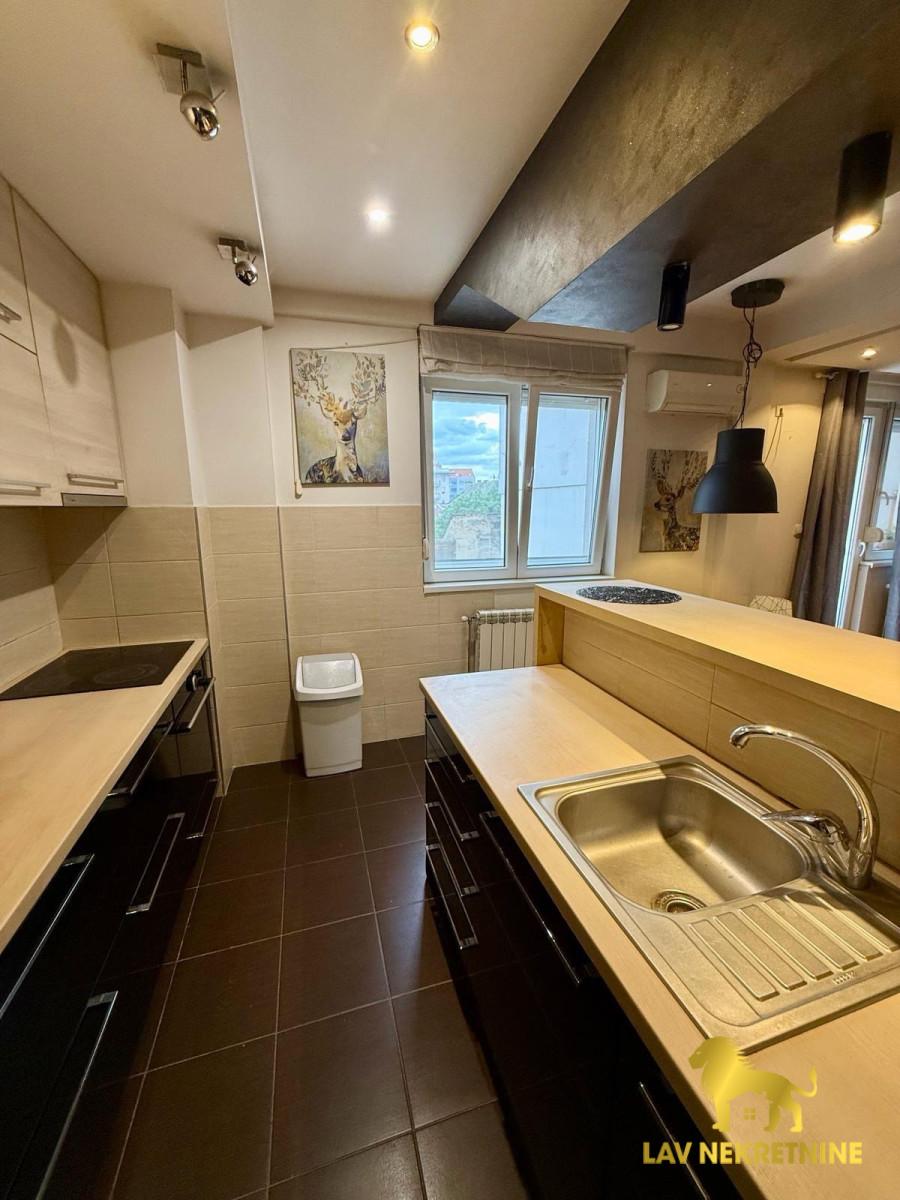 1779297845_dc77e6f1a808 Troiposoban stan za izdavanje, Centar, Novi Sad, 103m², 950 €/mes