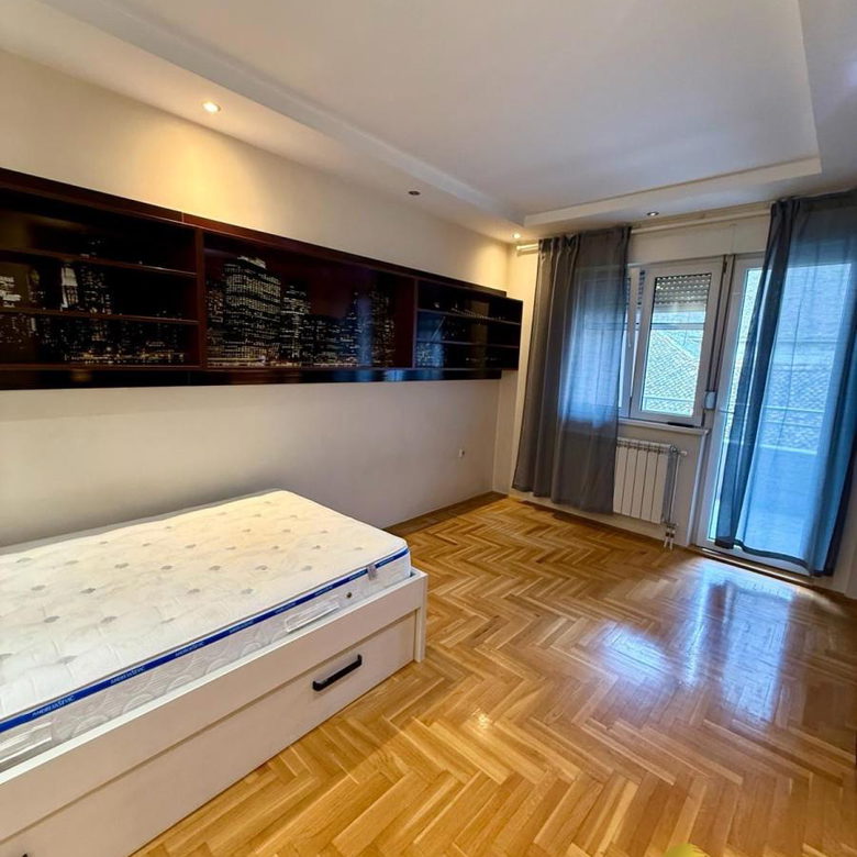 Troiposoban stan za izdavanje, Centar, Novi Sad, 103m², 950 €/mes
