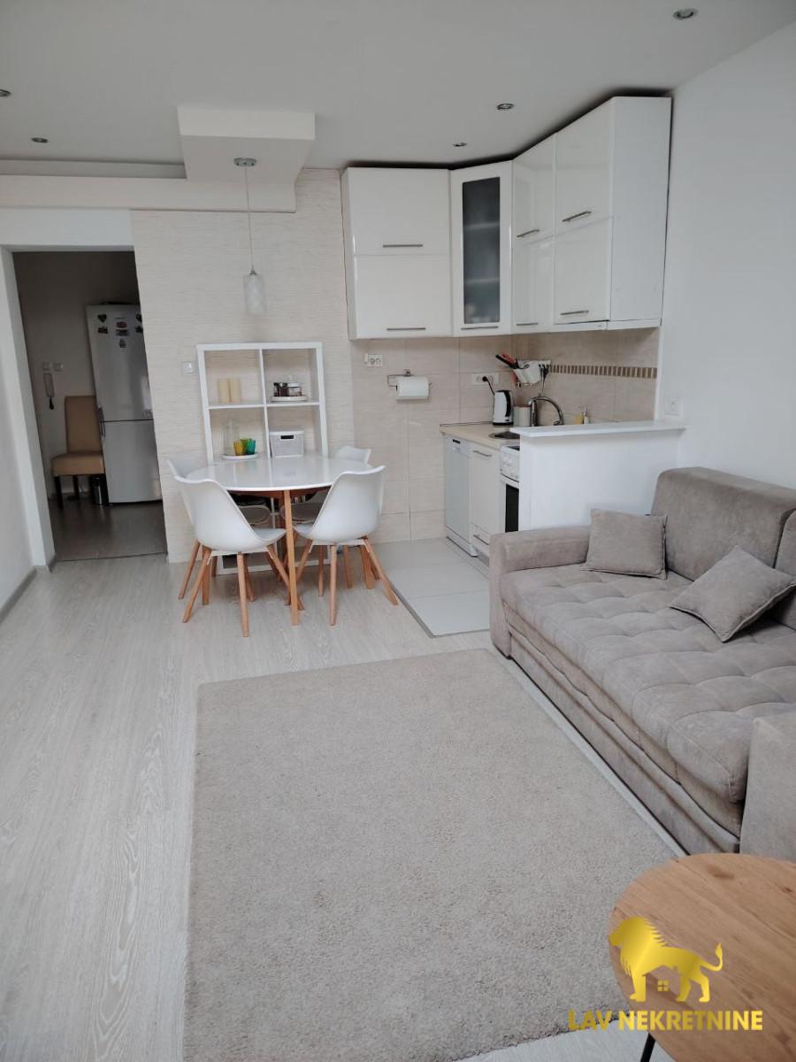 Stan Prodaja Novi Sad  45 m2