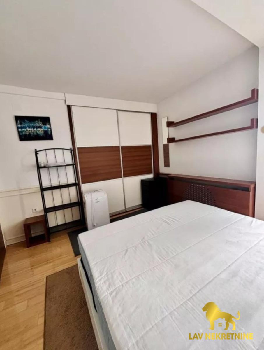 Stan Izdavanje Novi Sad Kej 67 m2