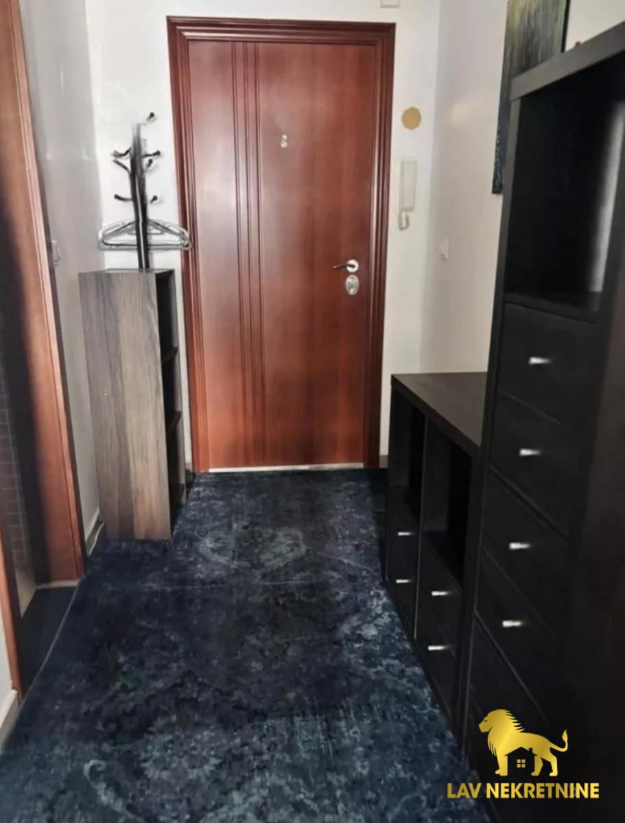 Stan Izdavanje Novi Sad Kej 67 m2
