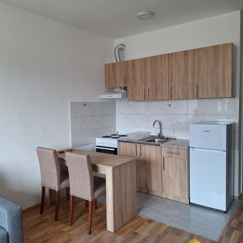 Stan Izdavanje Novi Sad  27 m2