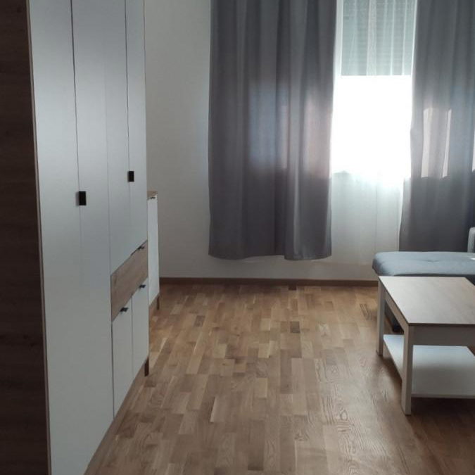 Stan Izdavanje Novi Sad  27 m2