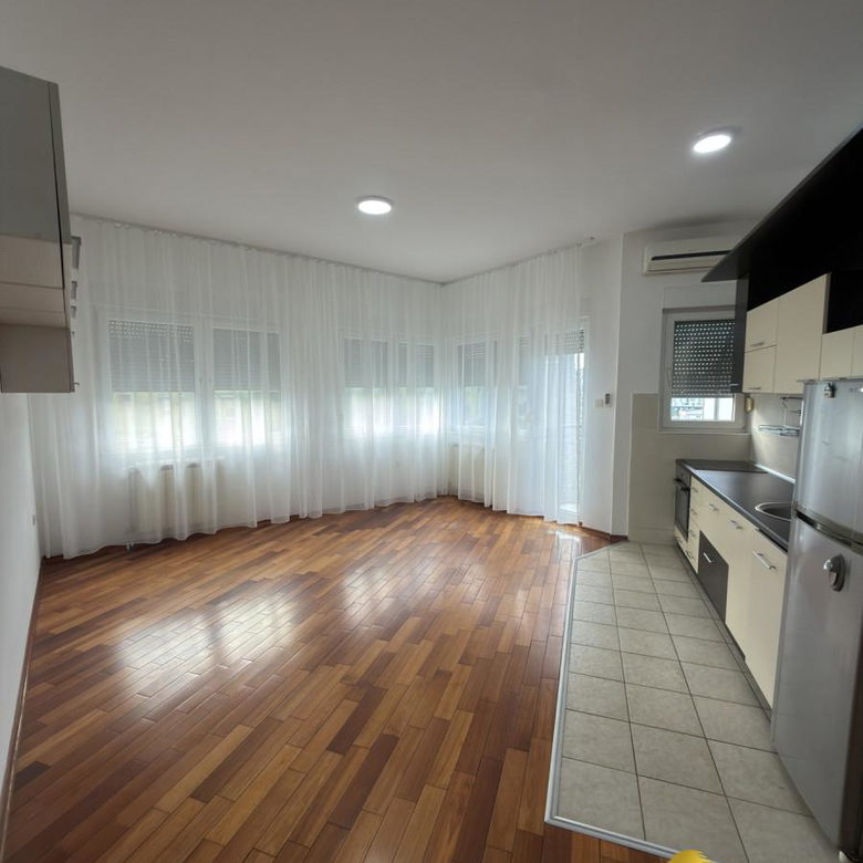 Stan Prodaja Novi Sad  67 m2