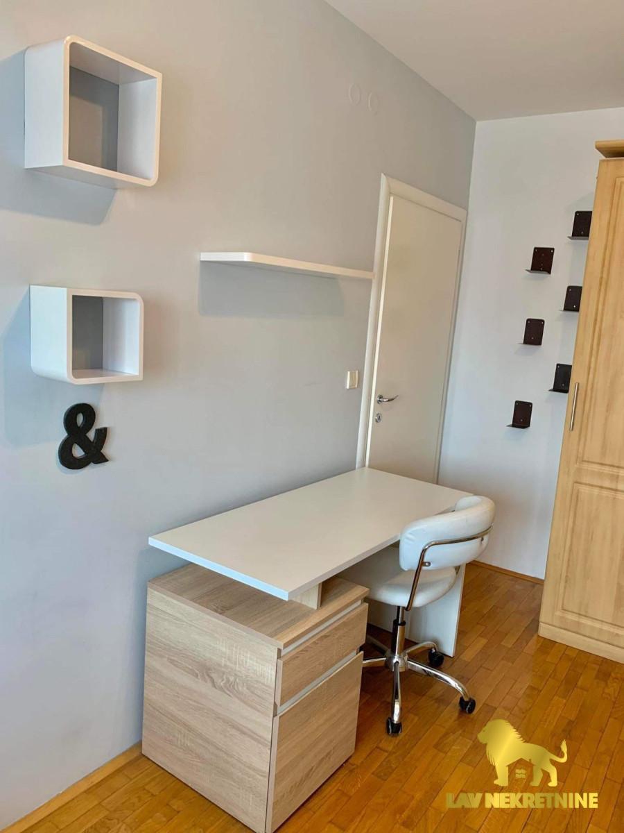 Četvorosoban stan na prodaju, Grbavica, Novi Sad, 79m², 4. sprat, 250.000 €
