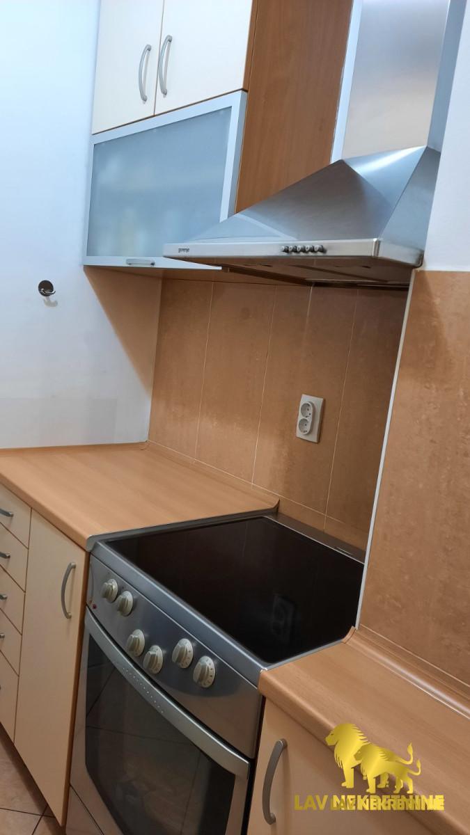 Četvorosoban stan na prodaju, Grbavica, Novi Sad, 79m², 4. sprat, 250.000 €