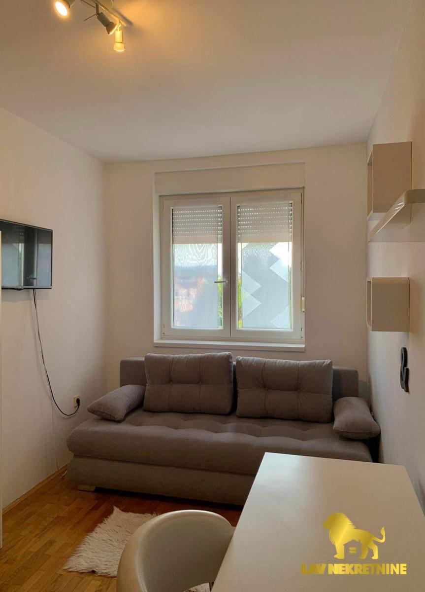 Četvorosoban stan na prodaju, Grbavica, Novi Sad, 79m², 4. sprat, 250.000 €