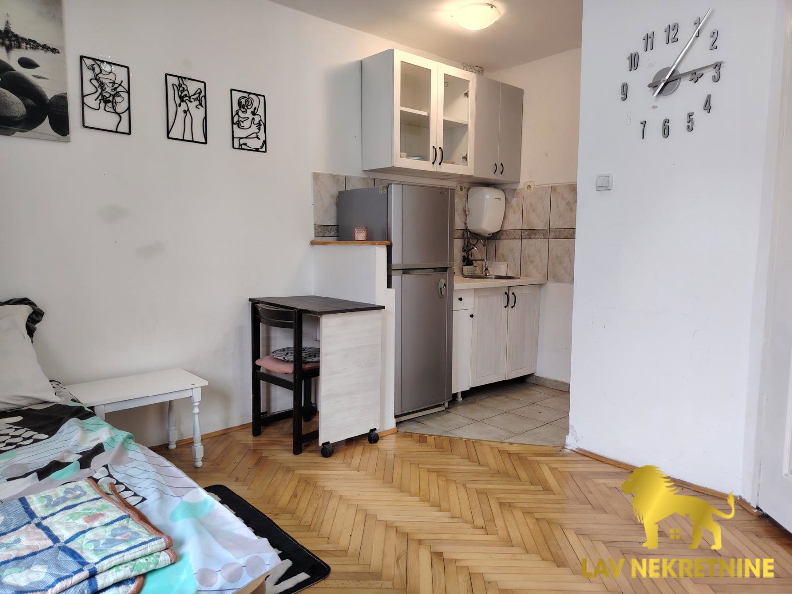 Stan Izdavanje Novi Sad  24 m2