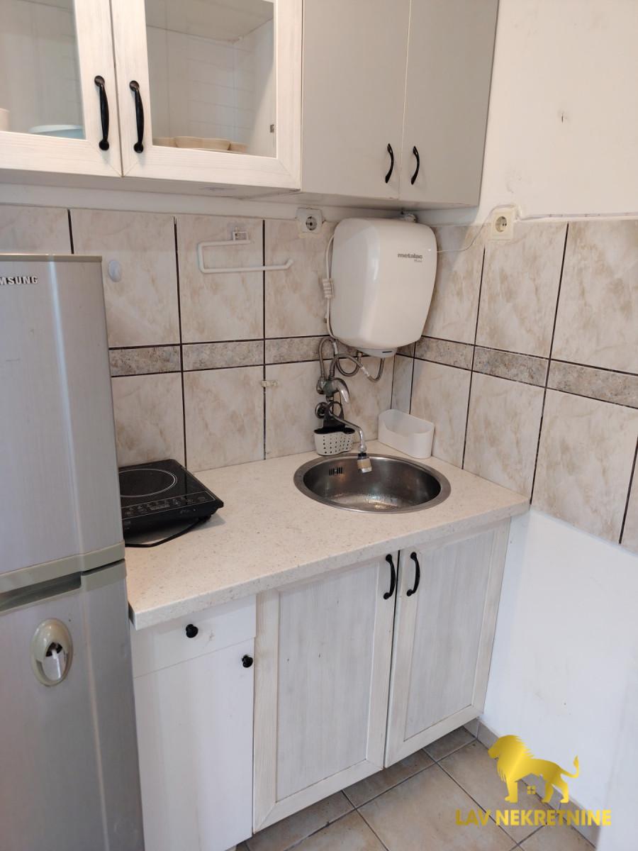 Stan Izdavanje Novi Sad  24 m2