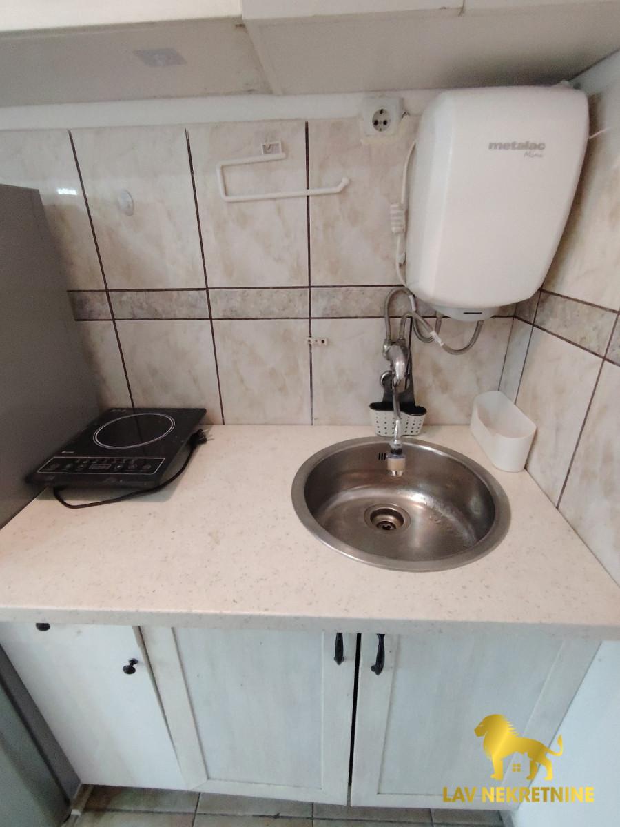 Stan Izdavanje Novi Sad  24 m2