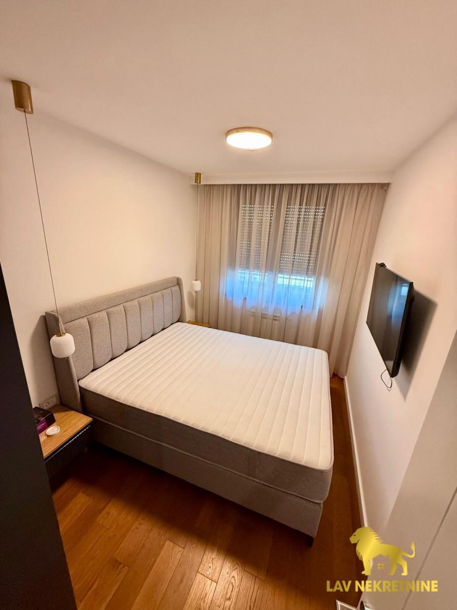 Dvoiposoban stan za izdavanje, Rotkvarija, Novi Sad, 53m², 850 €/mes