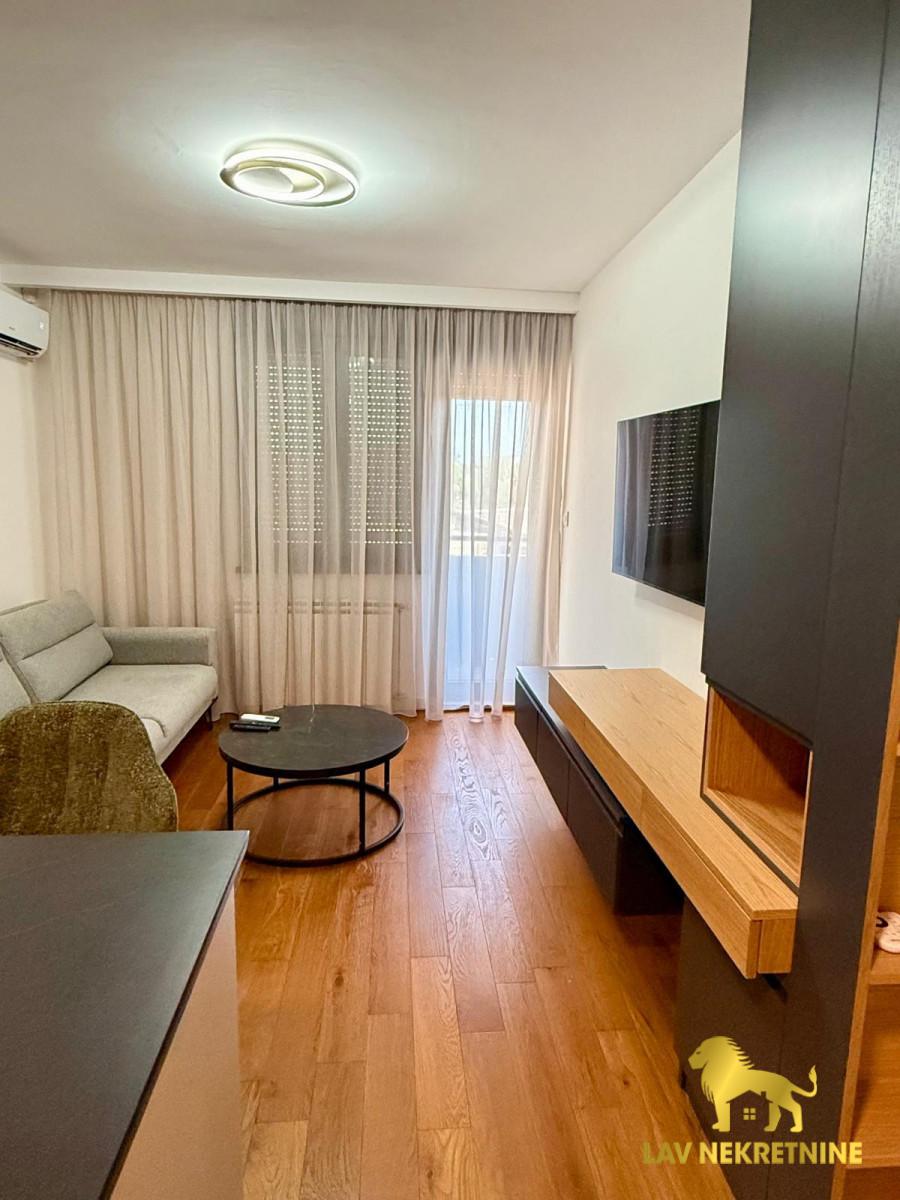 Dvoiposoban stan za izdavanje, Rotkvarija, Novi Sad, 53m², 850 €/mes