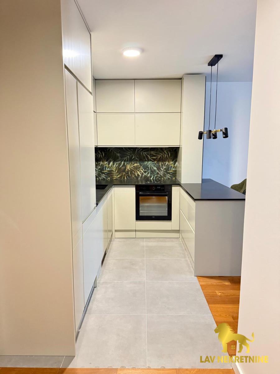 Stan Izdavanje Novi Sad  53 m2