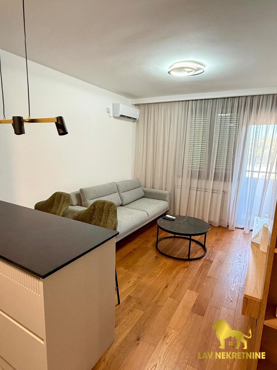 Stan Izdavanje Novi Sad  53 m2