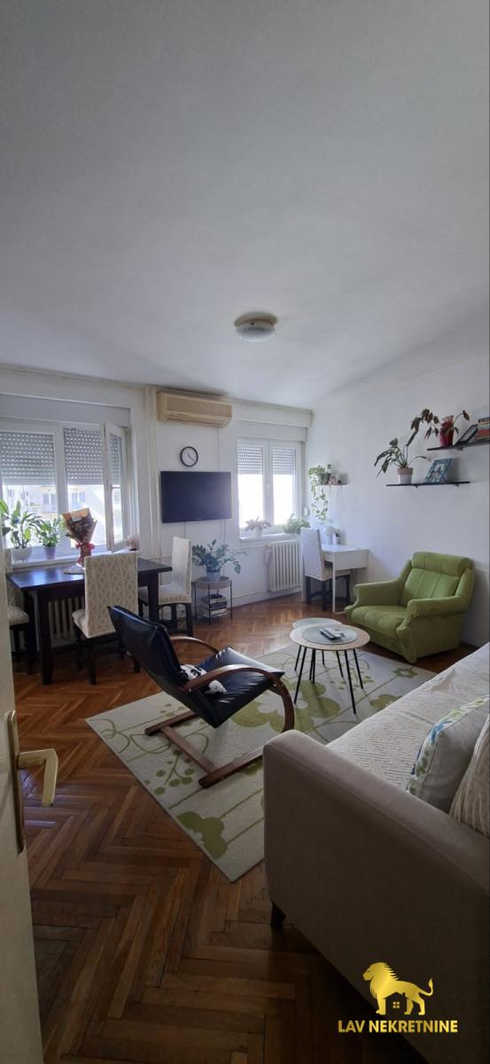 Stan Izdavanje Novi Sad  52 m2