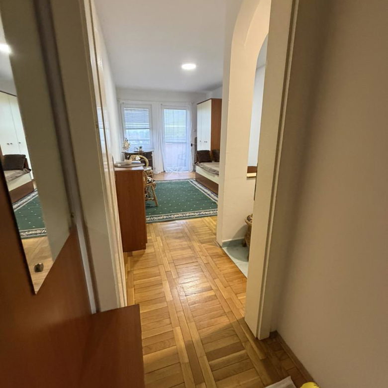 Stan Izdavanje Novi Sad  28 m2