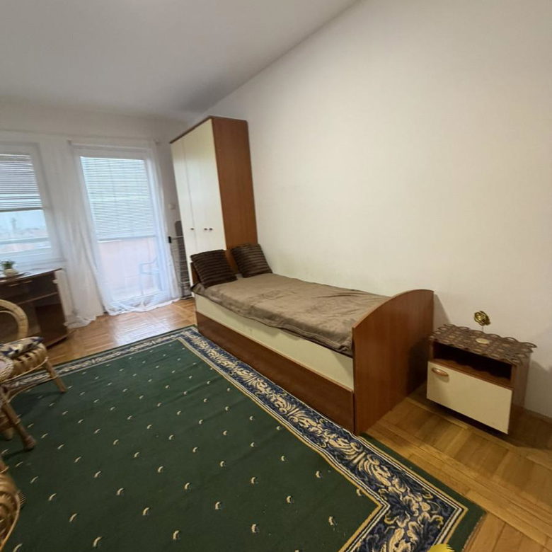 Garsonjera za izdavanje, Grbavica, Novi Sad, 28m², 300 €/mes