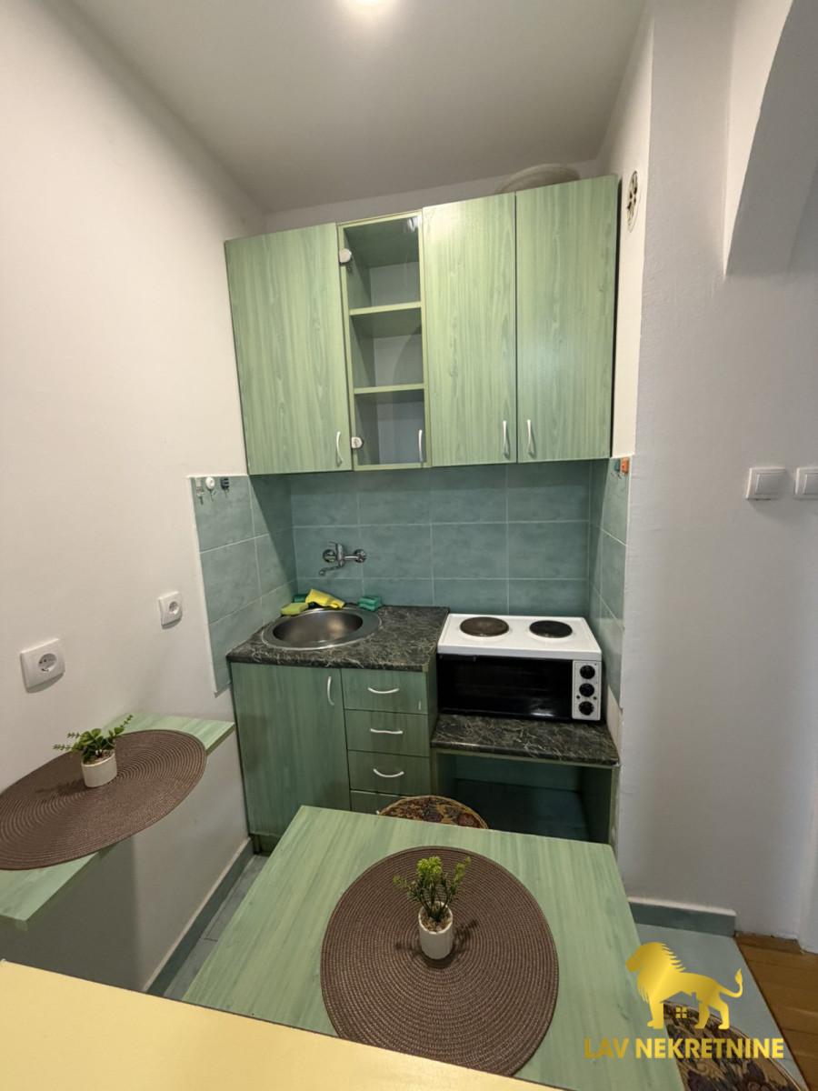 1789141246_543f6883659e Garsonjera za izdavanje, Grbavica, Novi Sad, 28m², 300 €/mes