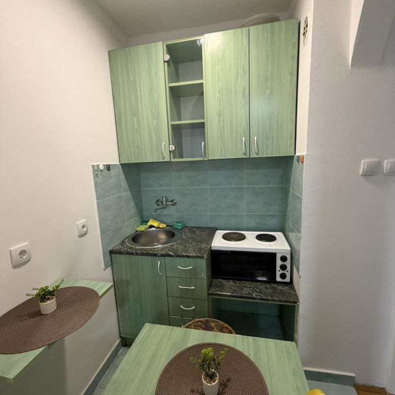 Garsonjera za izdavanje, Grbavica, Novi Sad, 28m², 300 €/mes
