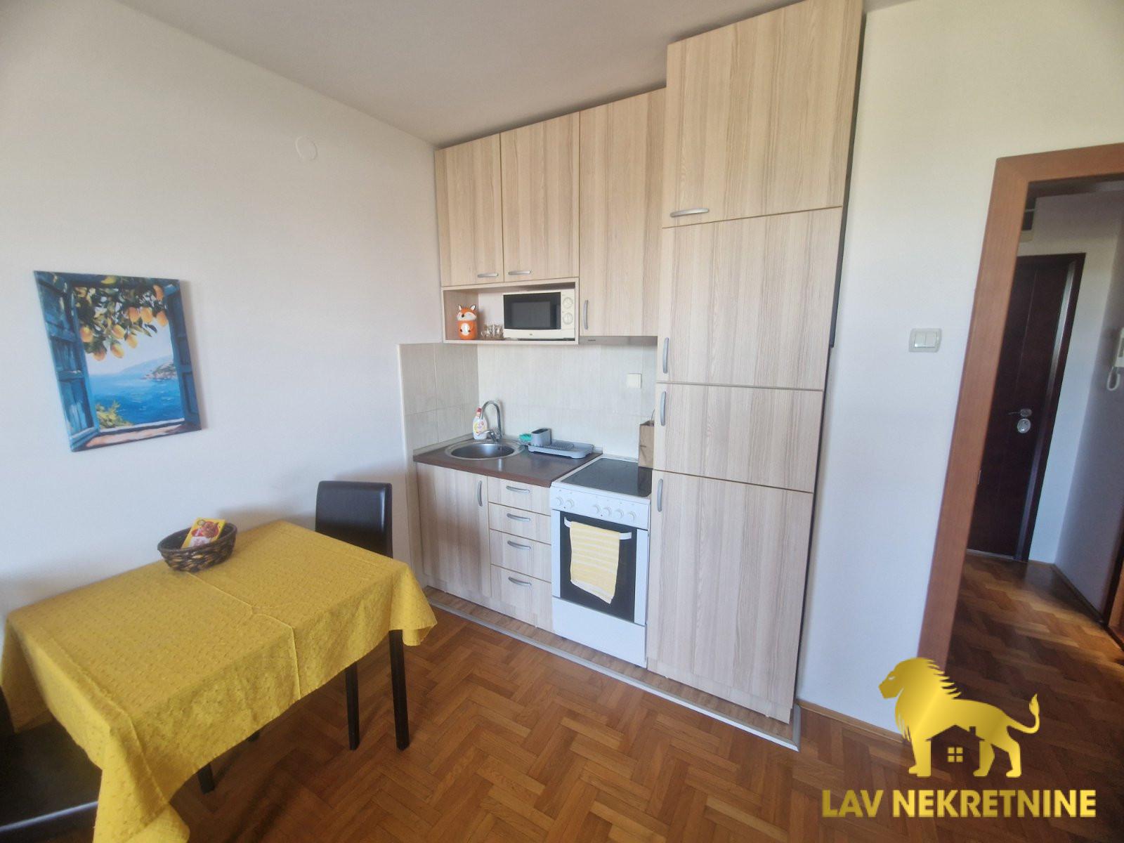 Stan Izdavanje Novi Sad  38 m2
