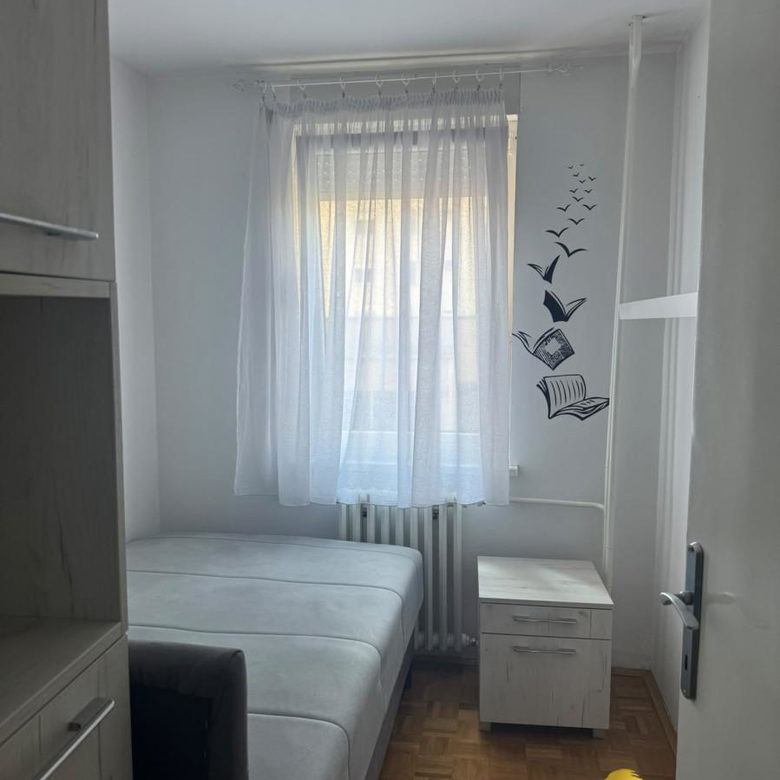 Stan Izdavanje Novi Sad  48 m2