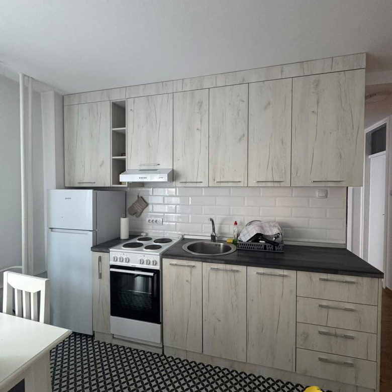 Stan Izdavanje Novi Sad  48 m2